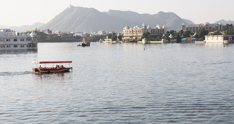 lake-pichola